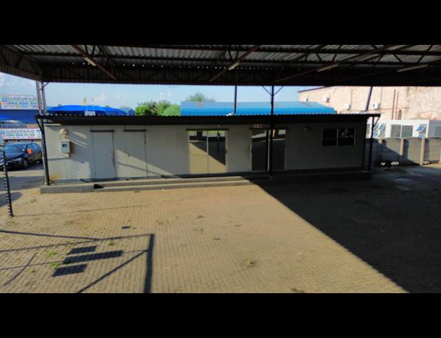 1,001M² SHOWROOM TO LET IN BARTLETT